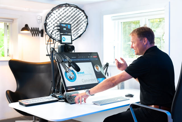 mads-convinced-online-presentations-monitor